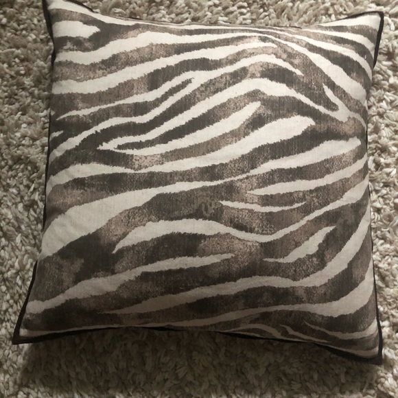 Like new pottery barn decorative pillow cover.